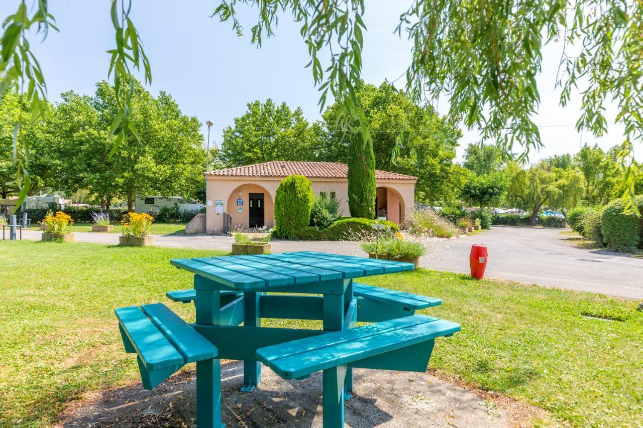 Camping Sites Et Paysages Les Pres Hauts 锡斯特龙 外观 照片