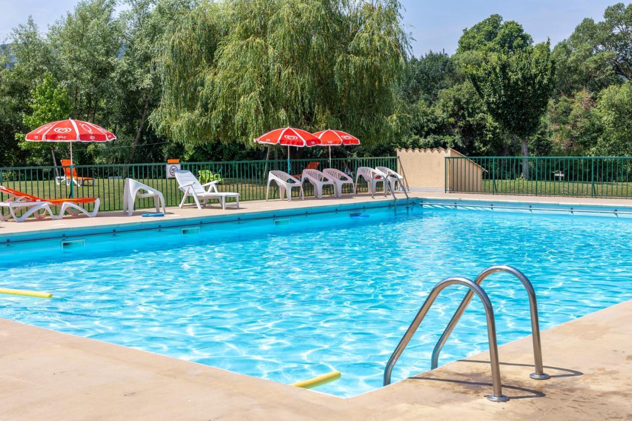 Camping Sites Et Paysages Les Pres Hauts 锡斯特龙 外观 照片