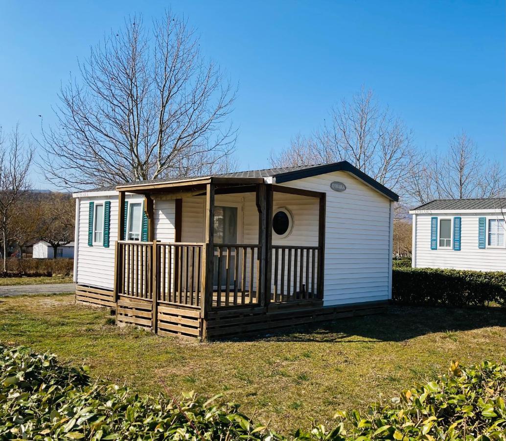 Camping Sites Et Paysages Les Pres Hauts 锡斯特龙 外观 照片