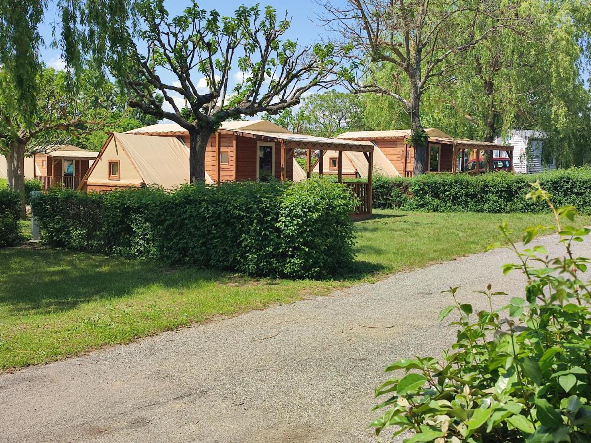 Camping Sites Et Paysages Les Pres Hauts 锡斯特龙 外观 照片