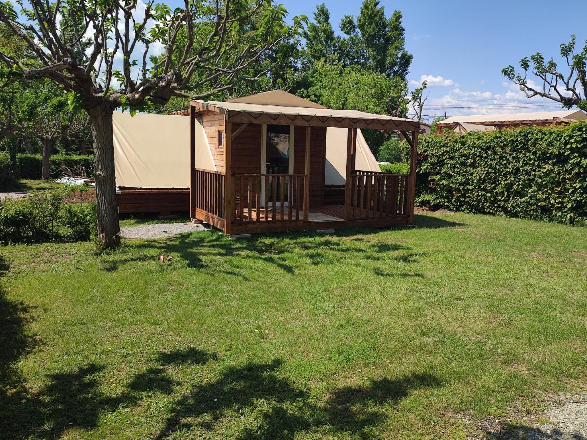 Camping Sites Et Paysages Les Pres Hauts 锡斯特龙 外观 照片