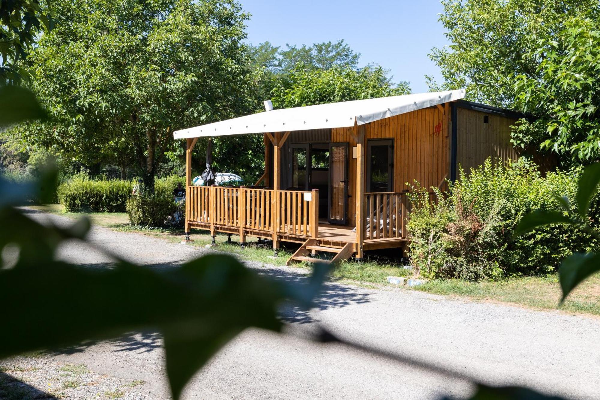 Camping Sites Et Paysages Les Pres Hauts 锡斯特龙 外观 照片