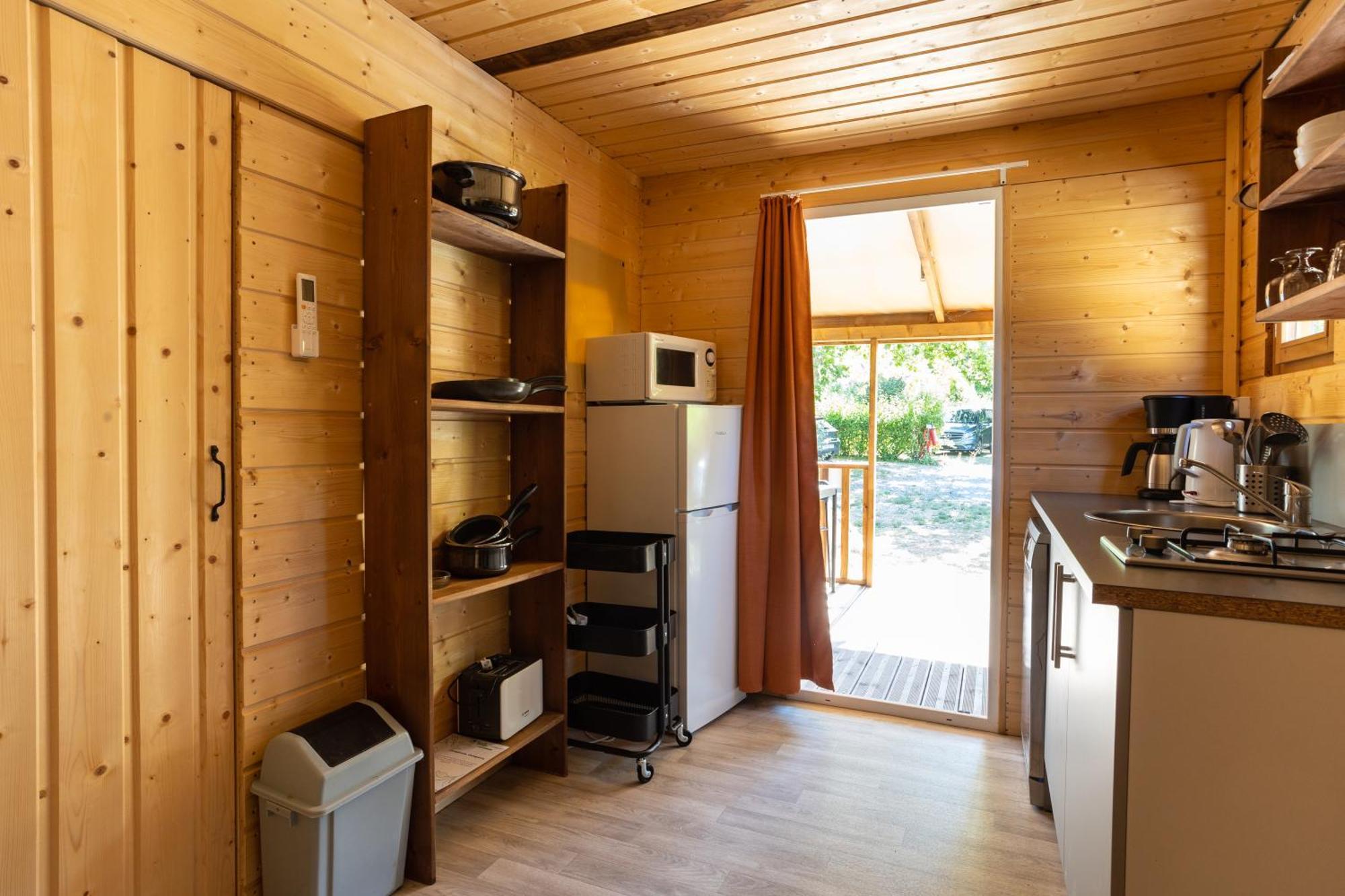 Camping Sites Et Paysages Les Pres Hauts 锡斯特龙 外观 照片