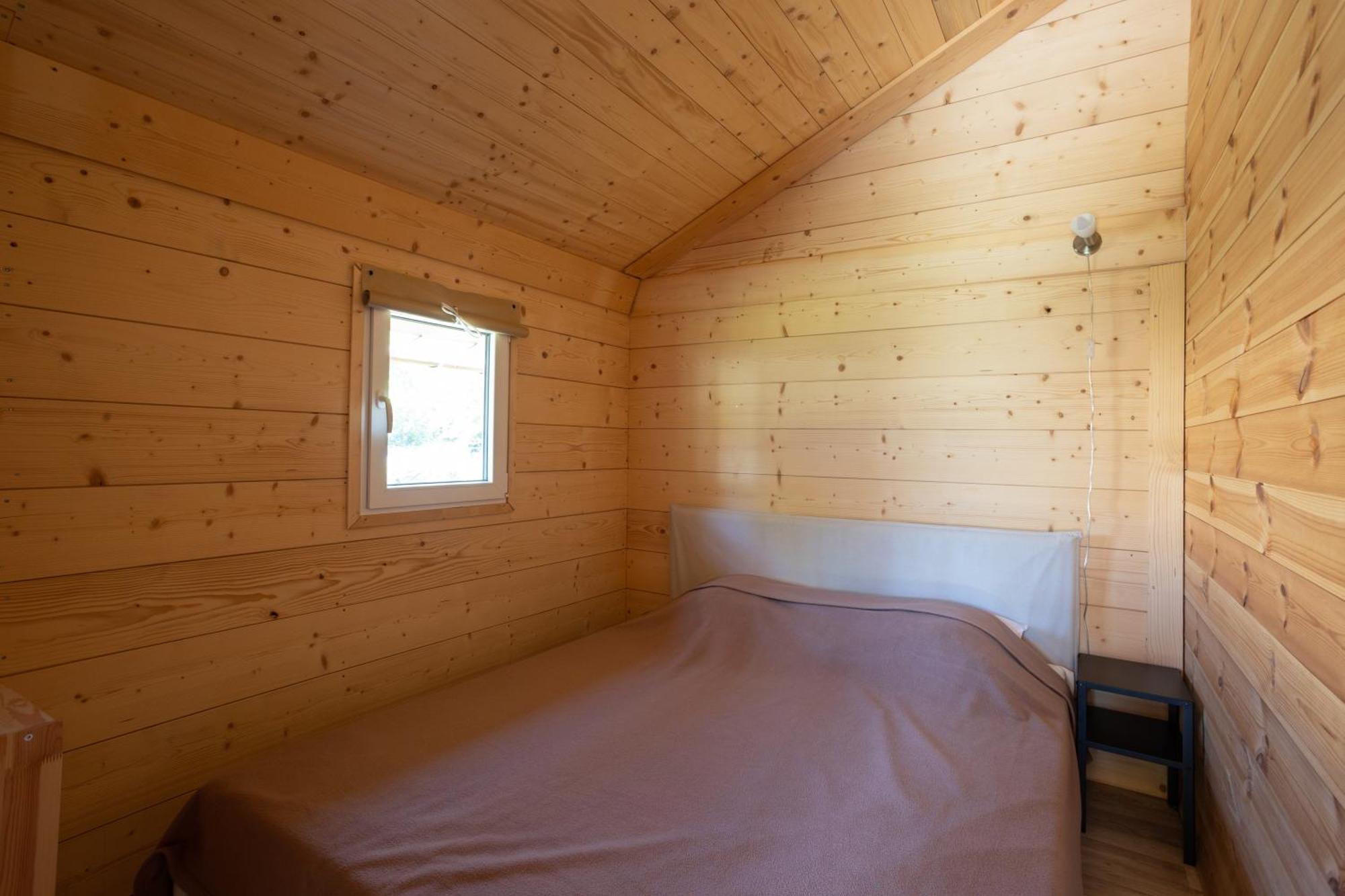 Camping Sites Et Paysages Les Pres Hauts 锡斯特龙 外观 照片