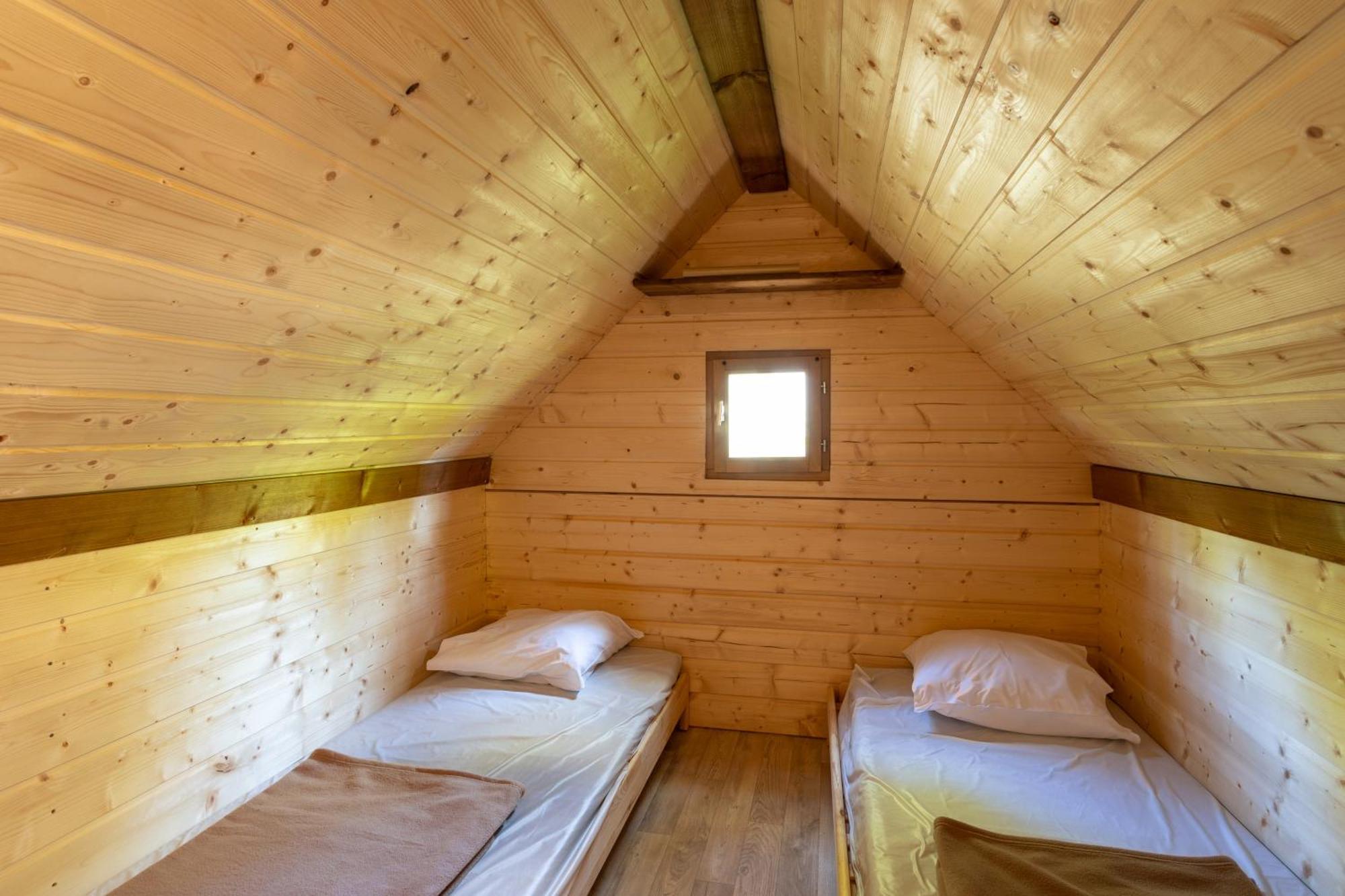 Camping Sites Et Paysages Les Pres Hauts 锡斯特龙 外观 照片