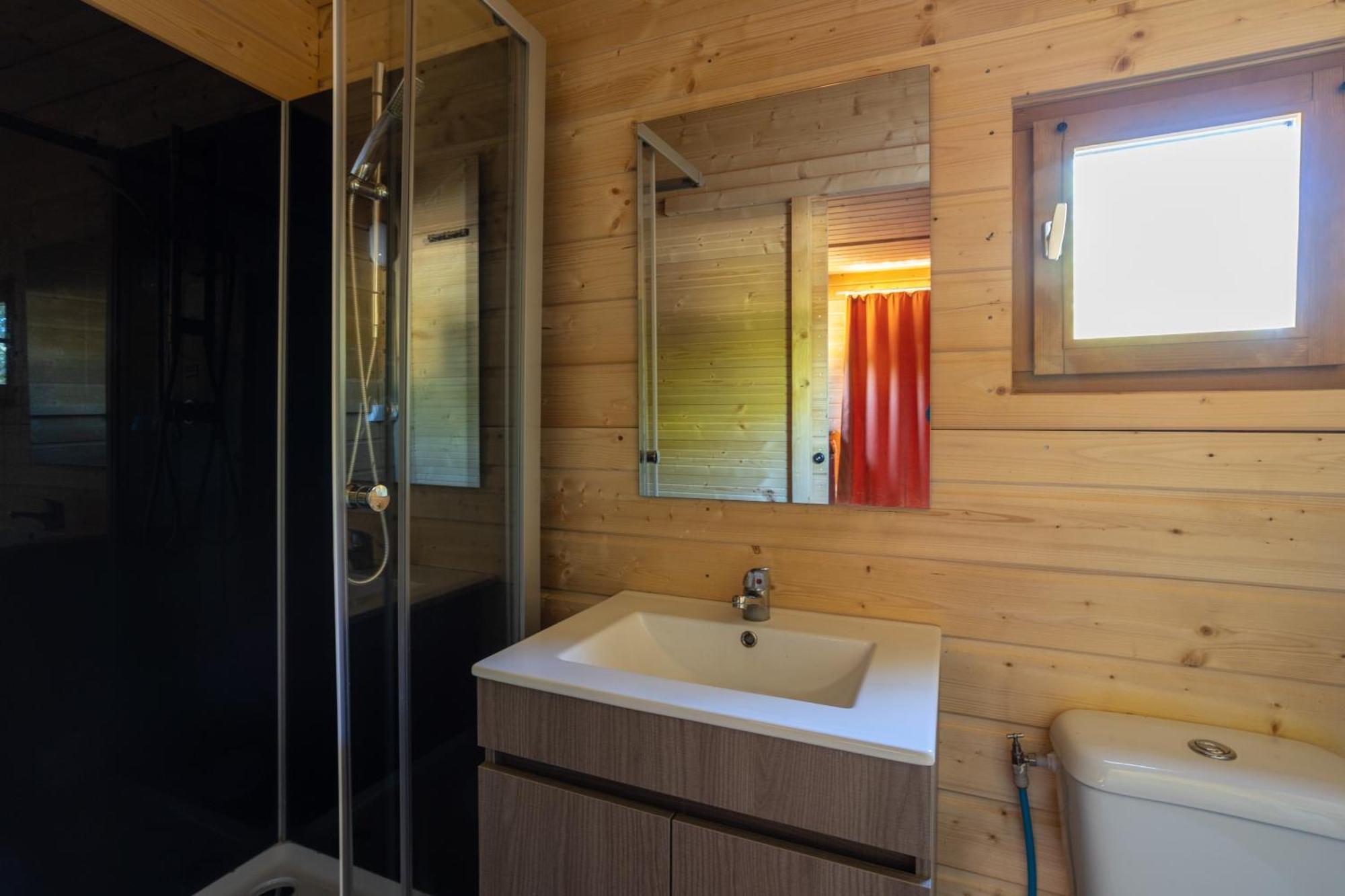 Camping Sites Et Paysages Les Pres Hauts 锡斯特龙 外观 照片