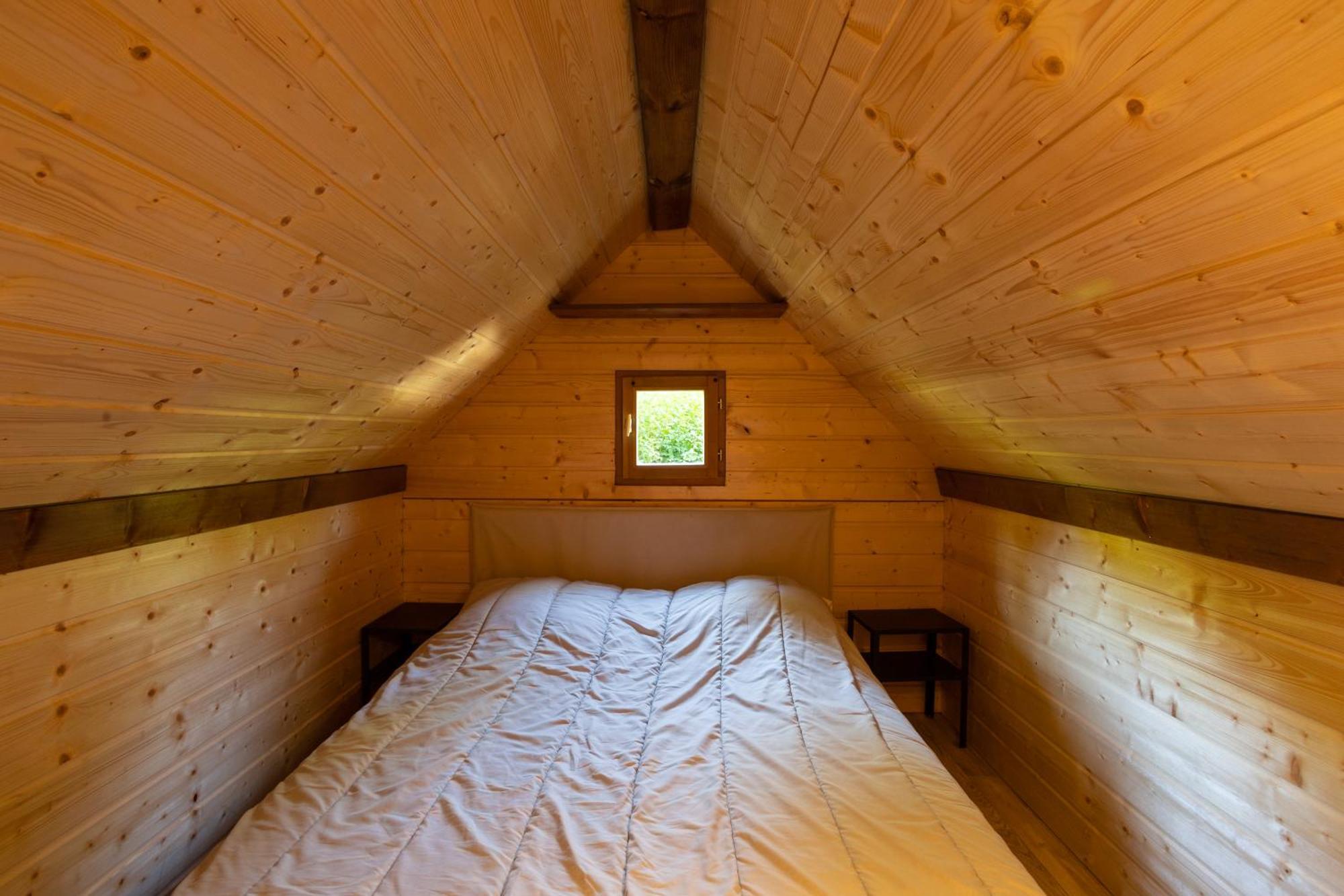 Camping Sites Et Paysages Les Pres Hauts 锡斯特龙 外观 照片