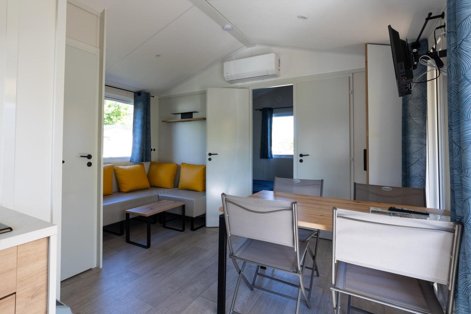 Camping Sites Et Paysages Les Pres Hauts 锡斯特龙 外观 照片